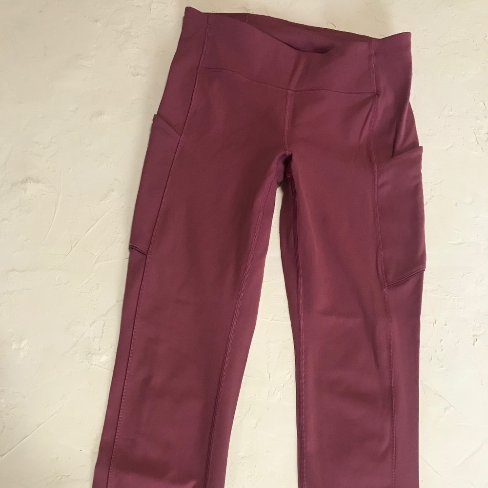 Lululemon Mid Rise Crop - Picture 4 of 5